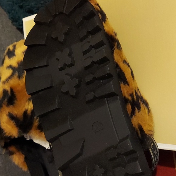 Michael Kors Big Girls Janis Kamryn Stacked Close Toe Slide - Tan, Black - Picture 6 of 7